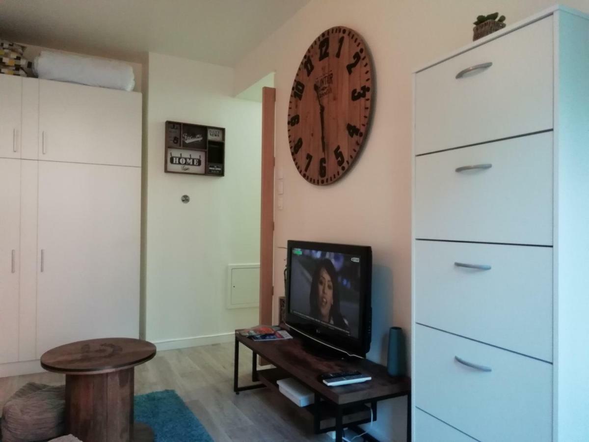Апартаменты Chic Studio Near Paris Сен-Дени Экстерьер фото